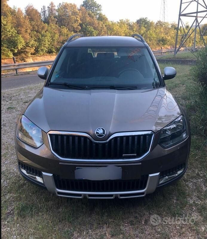 Usata Skoda Yeti 105 CV (77 kW) 2016 Marrone SUV