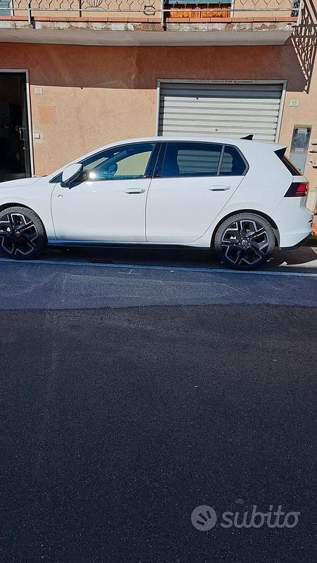 Usata VW Golf VIII R-line Plus 2025 Bianco Berlina