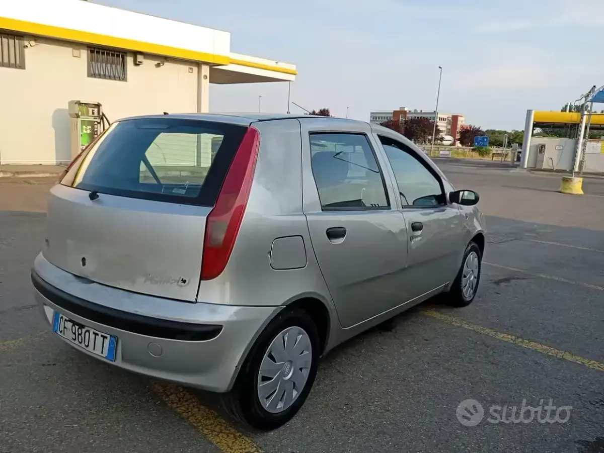 Usata Fiat Punto 86 CV (63 kW) 2003 Grigio Utilitaria