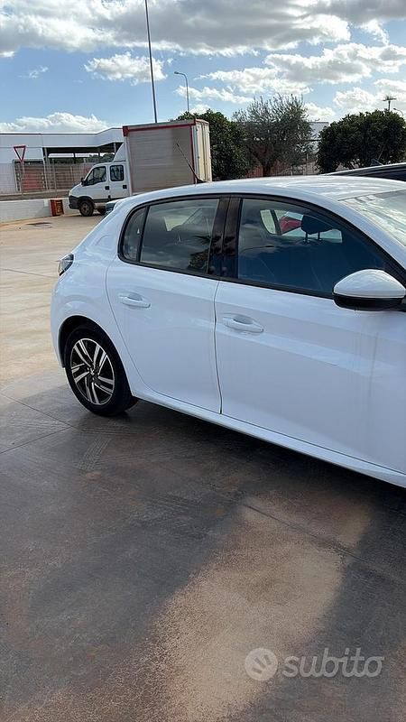 Usata Peugeot 208 101 CV (74 kW) 2020 Bianco Utilitaria