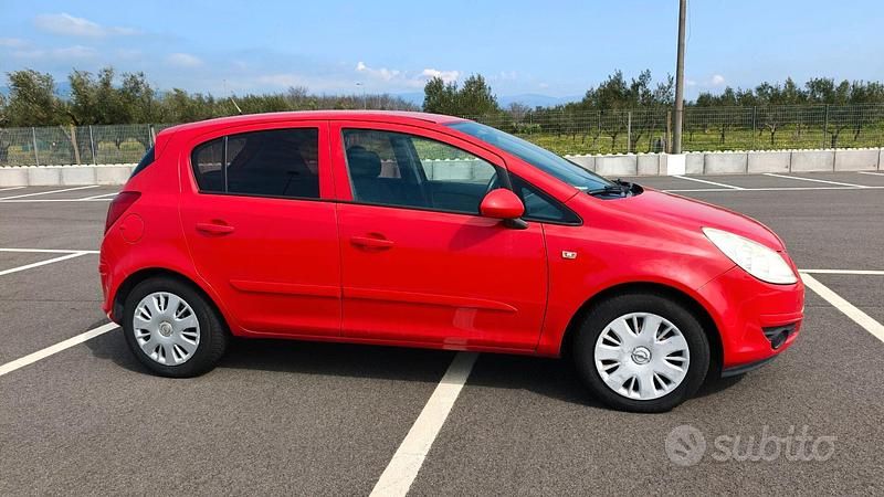 Usata Opel Corsa Cosmo 80 CV (58 kW) 2007 Rosso Utilitaria