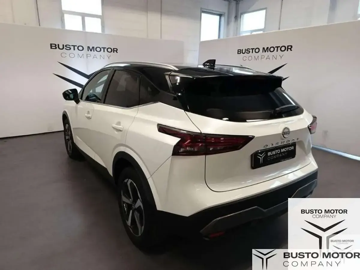 Usata Nissan Qashqai N-Connecta 140 CV (102 kW) 2022 Bianco/tetto nero / metallizzato SUV