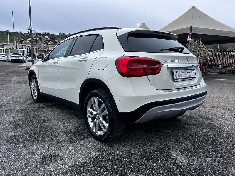 Usata Mercedes GLA200 Premium 136 CV (100 kW) 2017 Bianco SUV