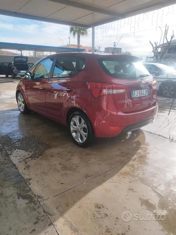 Usata Hyundai ix20 Comfort 90 CV (66 kW) 2011 Rosso Utilitaria