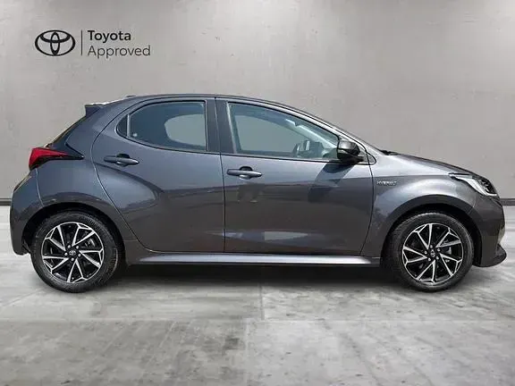 Usata Toyota Yaris Trend 116 CV (85 kW) 2021 Dark grey met Utilitaria