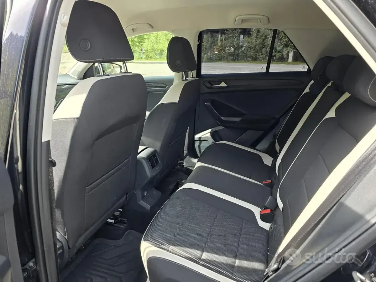 Usata VW T-Roc 150 CV (110 kW) 2019 Nero SUV