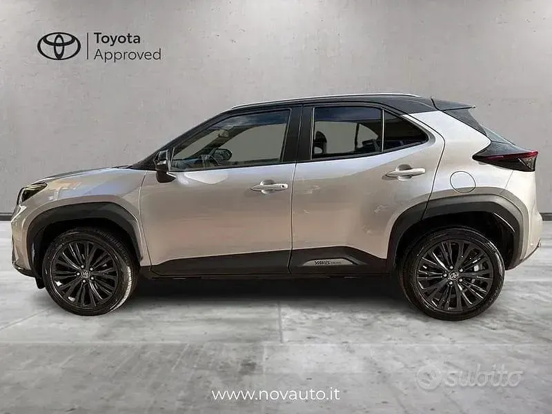 Usata Toyota Yaris Cross 116 CV (85 kW) 2022 Grigio SUV