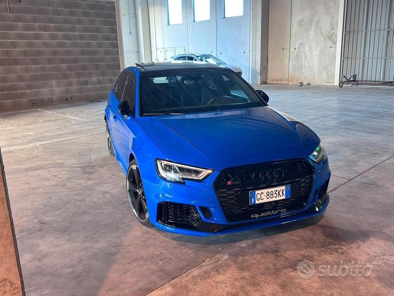 Blu Usata 2020 Audi RS3 Tre volumi | 40.999 € (Buon prezzo) - Immagine 1/4