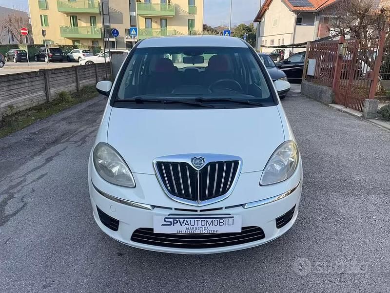 Usata Lancia Musa 77 CV (56 kW) 2009 Bianco Monovolume
