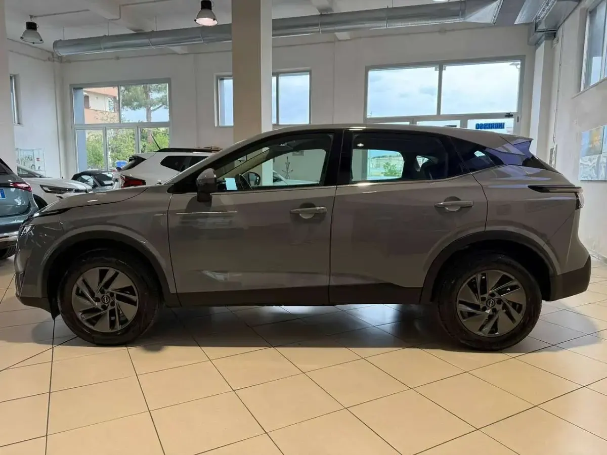 Usata Nissan Qashqai Acenta 140 CV (102 kW) 2025 Ceramic grey SUV