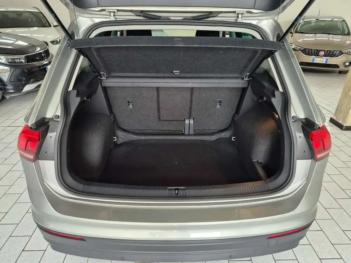 Usata VW Tiguan Business 150 CV (110 kW) 2019 Argento SUV