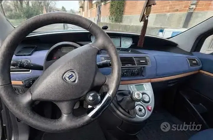 Usata Lancia Phedra 128 CV (94 kW) 2005 Nero Monovolume
