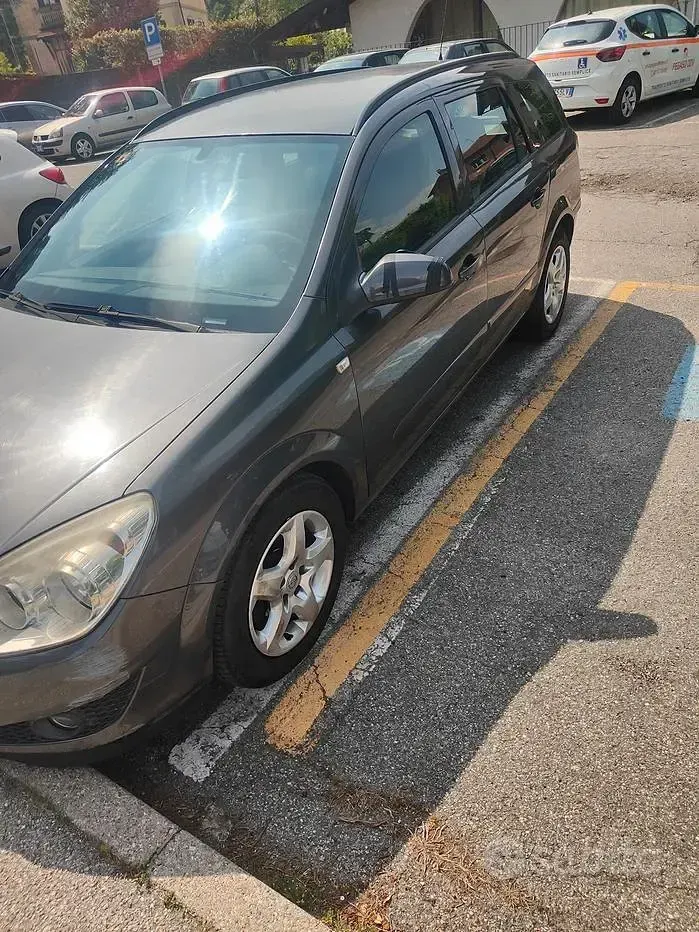 Usata Opel Astra 173 CV (127 kW) 2008 Marrone Station wagon