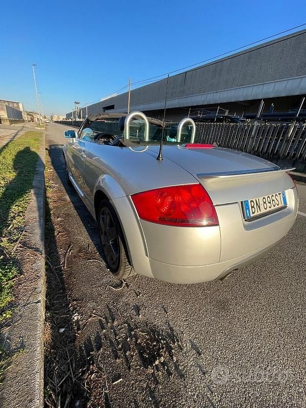 Usata Audi TT Roadster 180 CV (132 kW) 2000 Grigio Cabrio