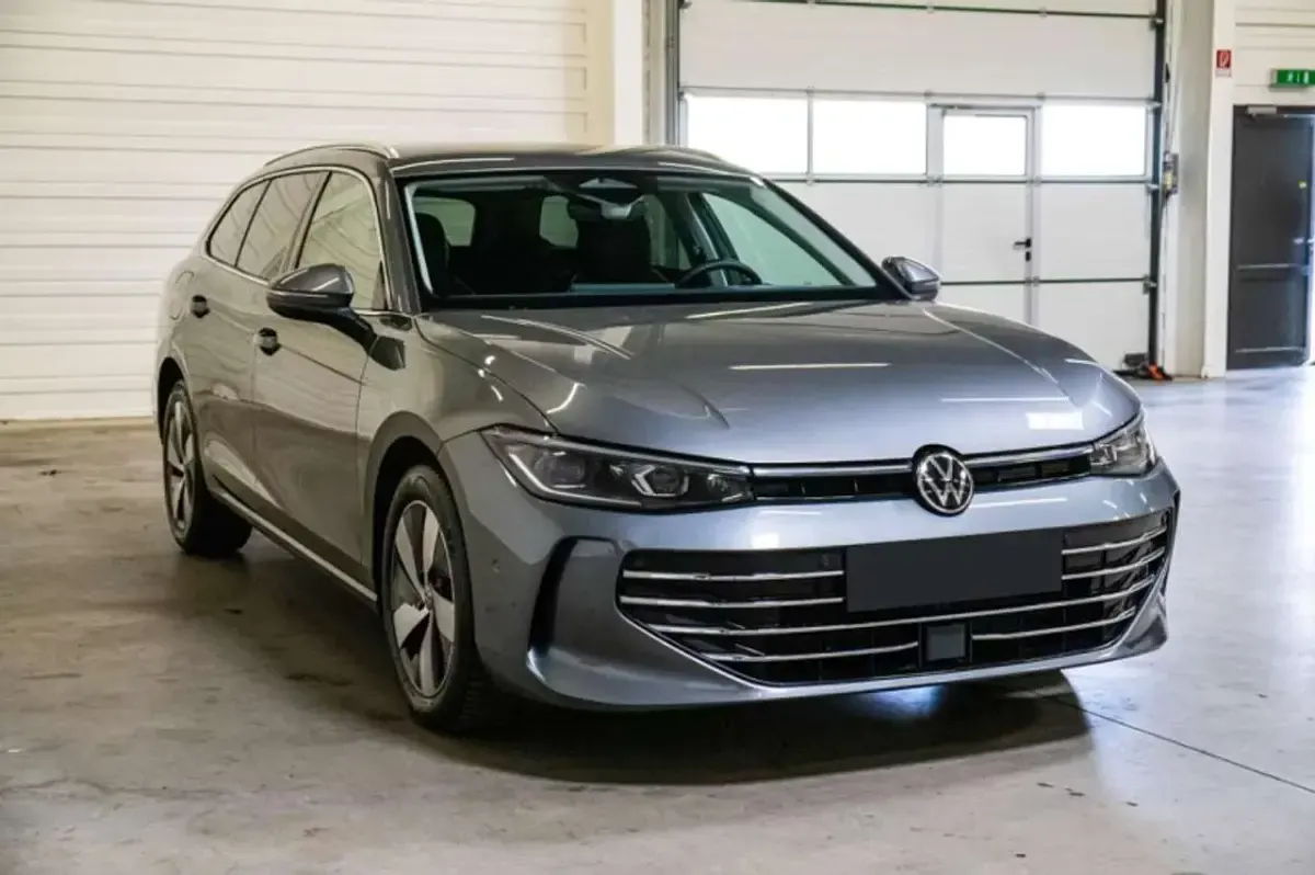 Usata VW Passat Business 150 CV (110 kW) 2025 Grigio Station wagon
