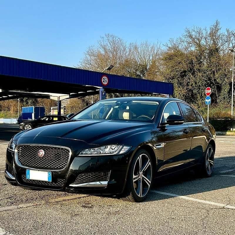 Usata Jaguar XF Business Edition 179 CV (131 kW) 2017 Nero Berlina