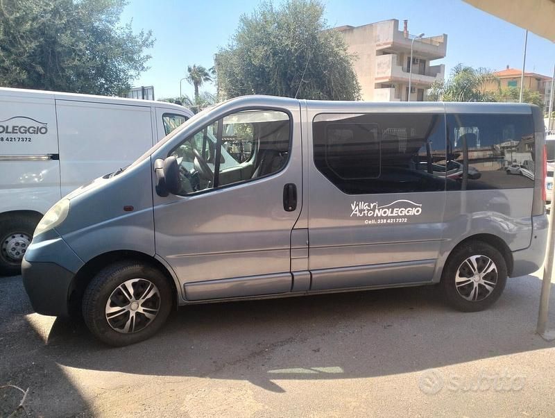 Usata Opel Vivaro 120 CV (88 kW) 2010 Blu Monovolume
