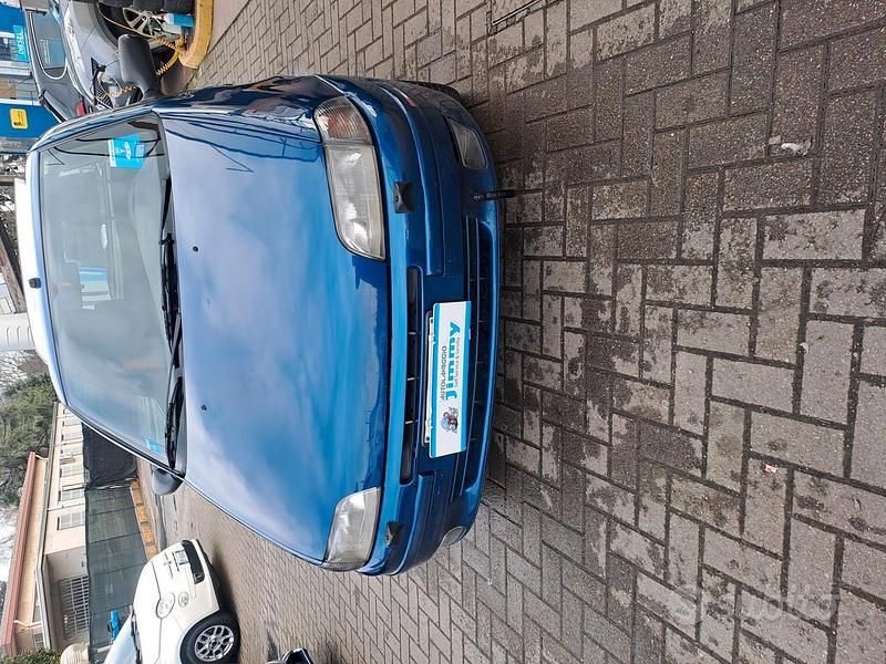 Usata Fiat Punto 88 CV (64 kW) 1997 Blu Berlina