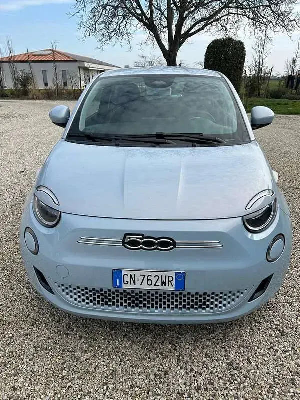 Usata Fiat 500e 42 kW (58 CV) 2023 Blu/azzurro Utilitaria