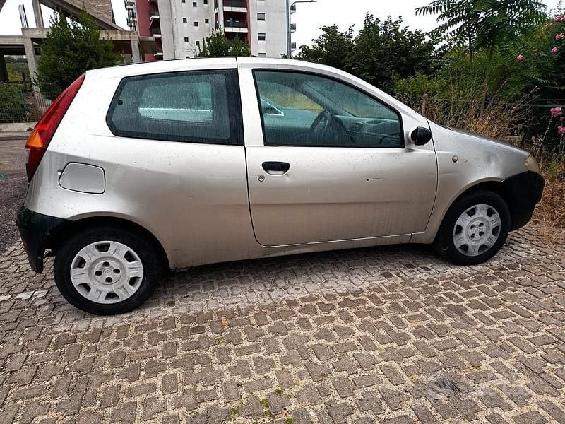 Usata Fiat Punto 2005 Utilitaria