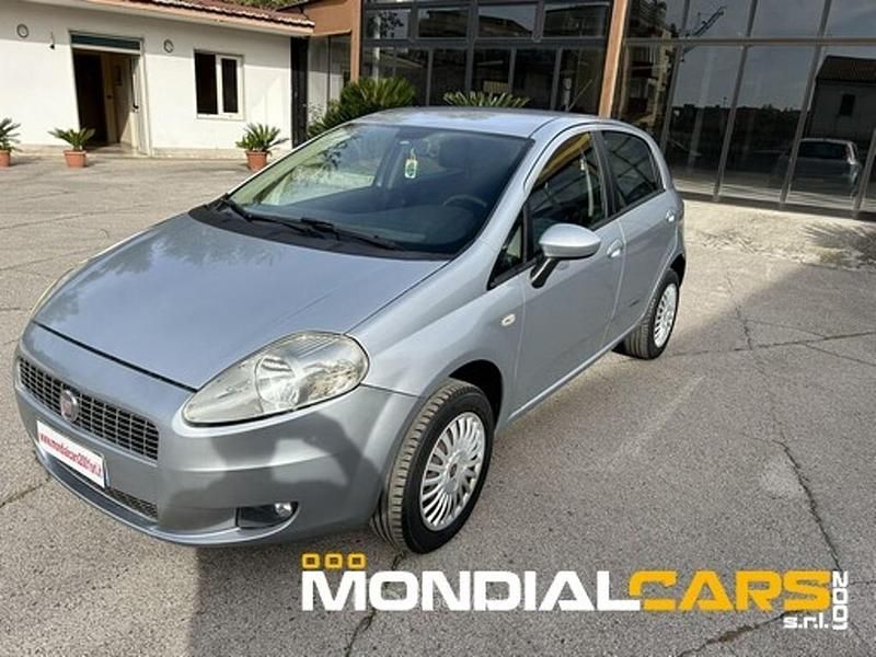 Usata Fiat Grande Punto Dynamic 77 CV (56 kW) 2009 Gray Utilitaria