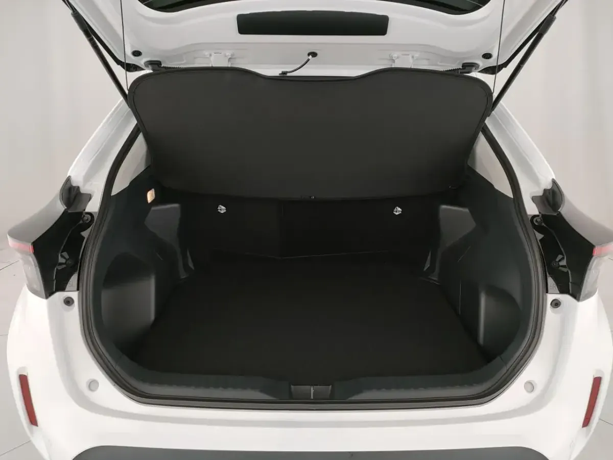Nuova Toyota Yaris Cross Active 92 CV (67 kW) 2026 Bianco SUV