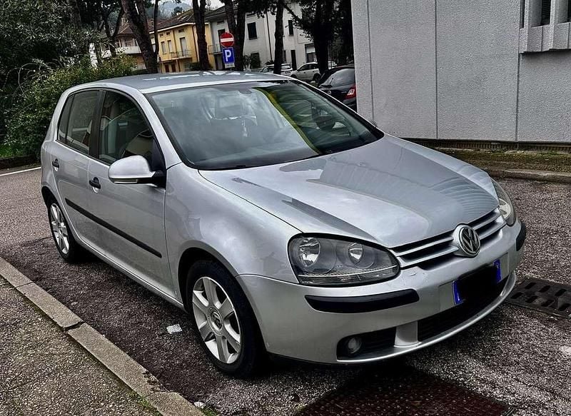 Usata VW Golf IV 140 CV (102 kW) 2004 Argento Berlina