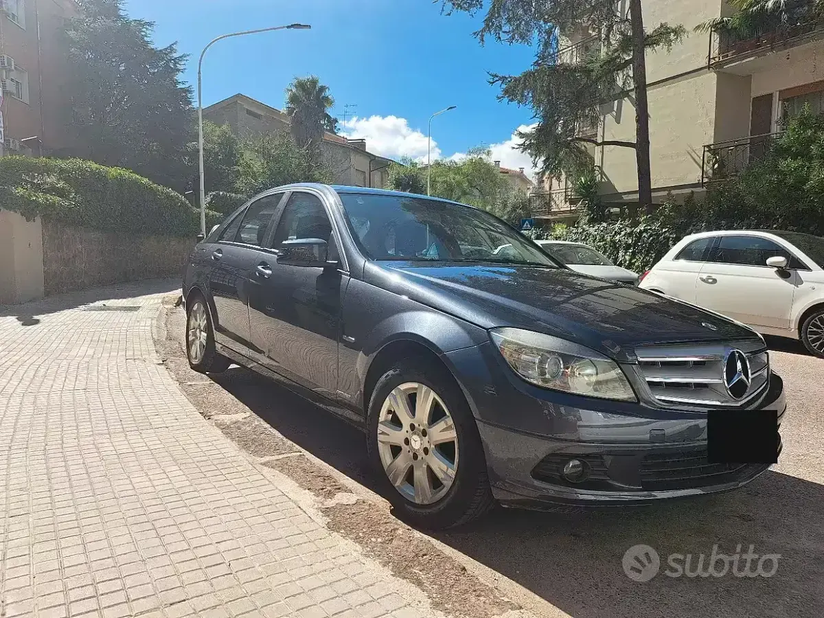 Usata Mercedes C220 125 CV (91 kW) 2011 Grigio Berlina