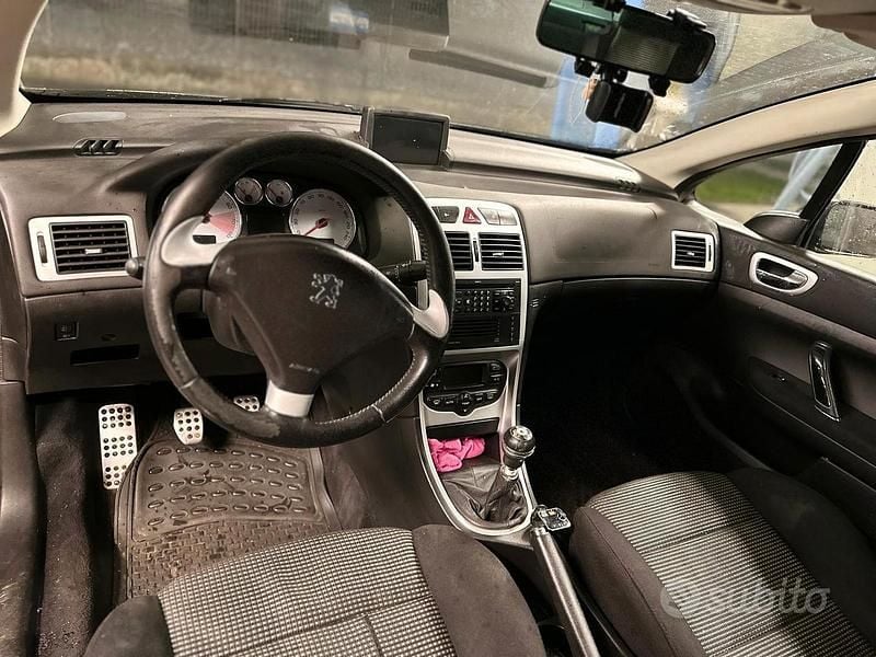 Usata Peugeot 307 CC 109 CV (80 kW) 2004 Nero Cabrio