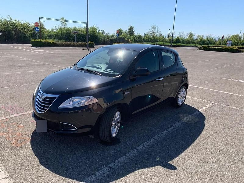 Usata Lancia Ypsilon 69 CV (50 kW) 2014 Nero Utilitaria