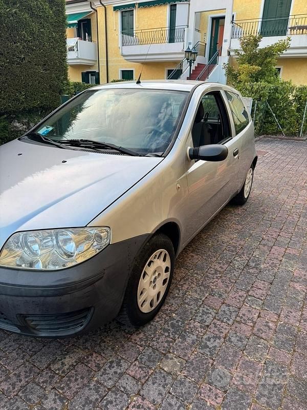 Usata Fiat Punto 80 CV (58 kW) 2006 Grigio Utilitaria