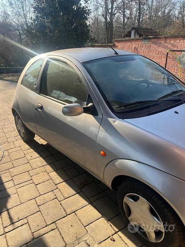 Begagnad Ford Ka 69 HK (50 kW) 2002 Grå Halvkombi