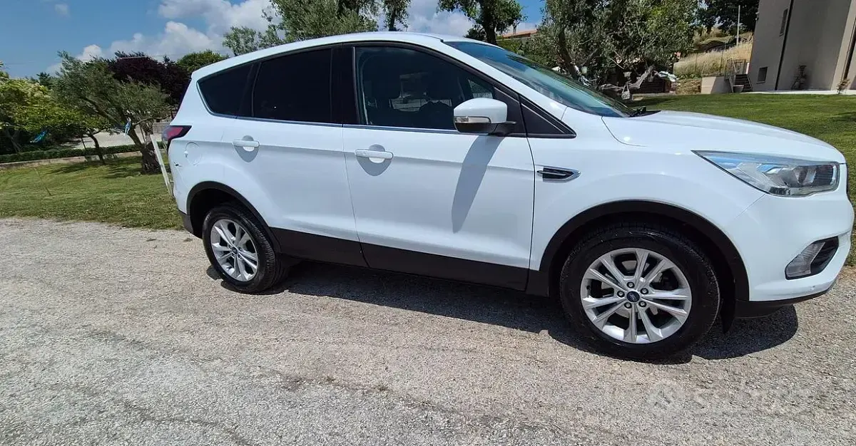 Usata Ford Kuga 120 CV (88 kW) 2019 Bianco SUV