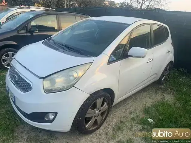 Usata Kia Venga 125 CV (91 kW) 2011 Bianco Utilitaria