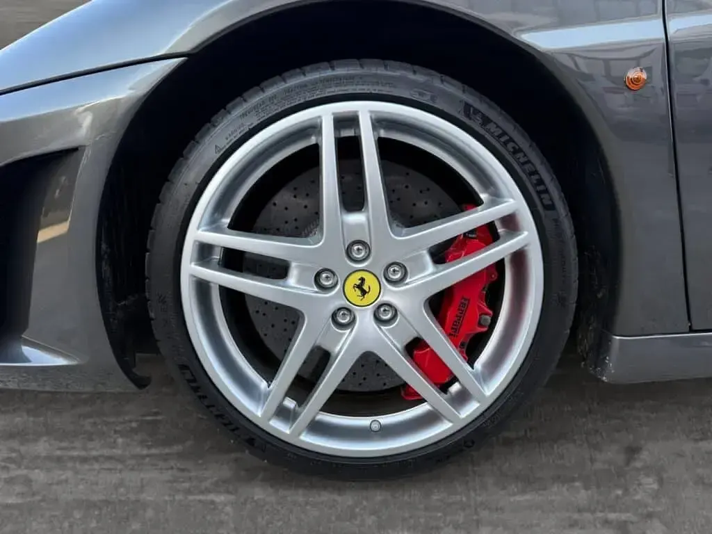 Usata Ferrari F430 490 CV (360 kW) 2007 Grigio silverstone Cabrio
