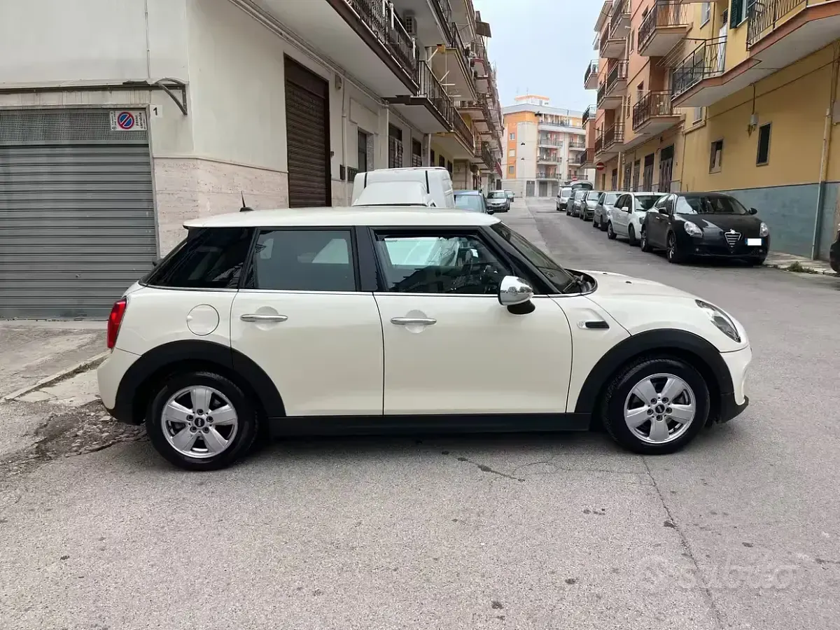 Usata Mini Cooper D Business 95 CV (69 kW) 2017 Bianco Utilitaria