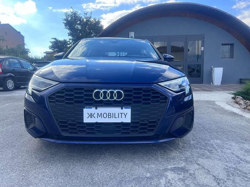 Blu/azzurro Usata 2023 Audi A3 Tre volumi | 25.900 € (Buon prezzo) - Immagine 1/4