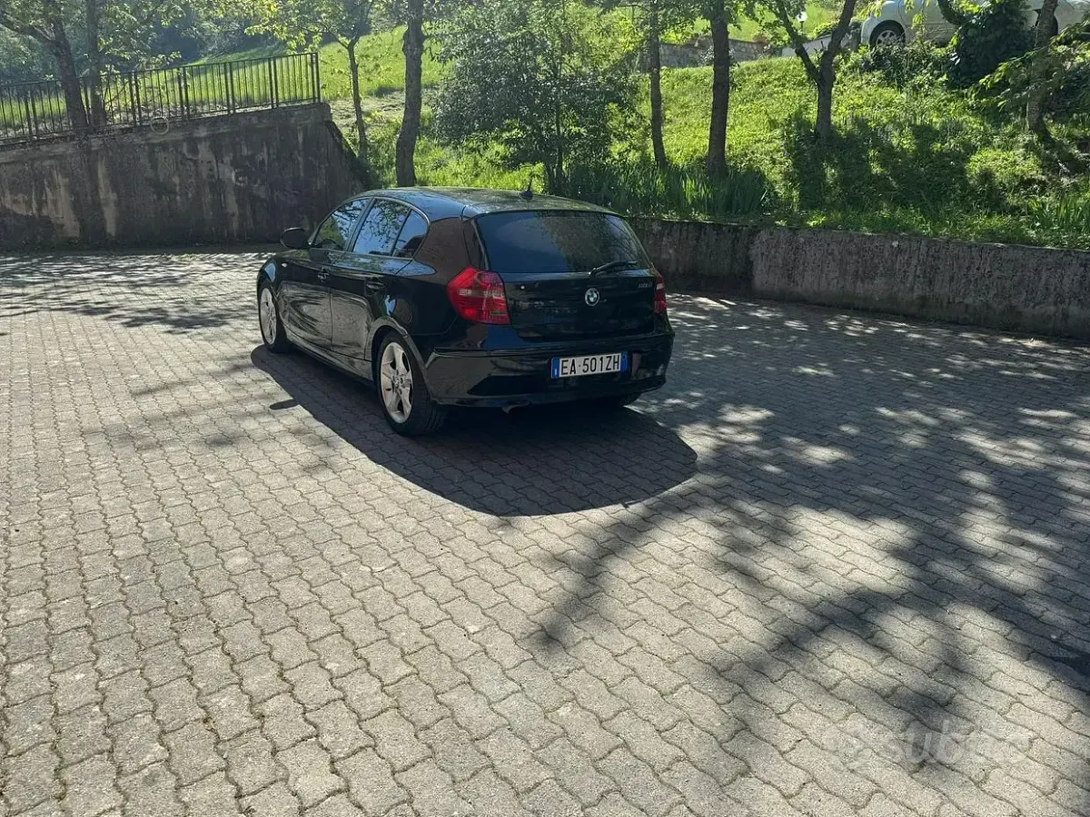 Usata BMW 118 143 CV (105 kW) 2010 Nero Utilitaria
