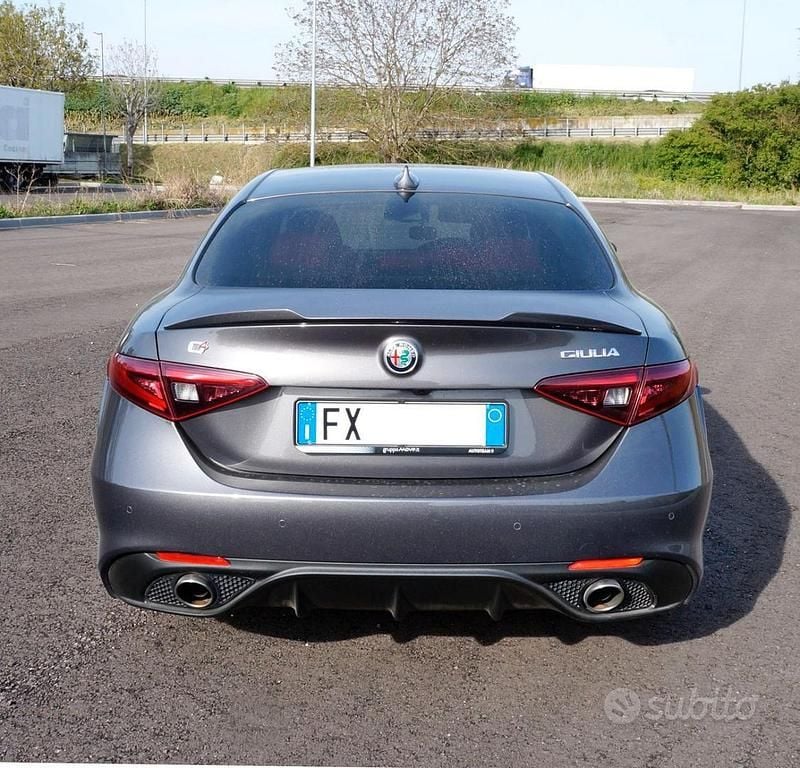 Käytetty Alfa Romeo Giulia Veloce 210 HP (154 kW) 2019 Harmaa Sedan