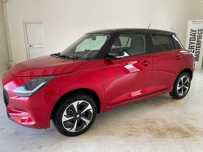 Usata Suzuki Swift 83 CV (61 kW) 2024 Rosso Utilitaria