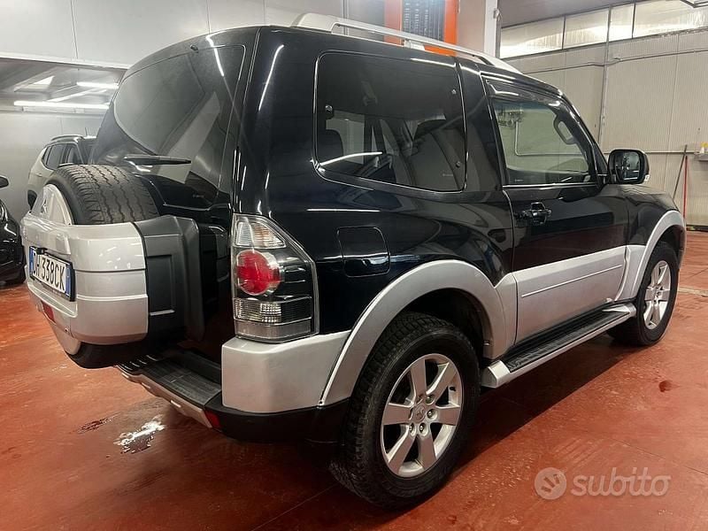 Usata Mitsubishi Pajero Instyle 170 CV (125 kW) 2007 Nero SUV