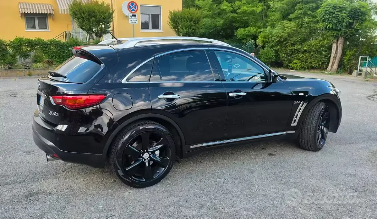 Usata Infiniti QX70 238 CV (175 kW) 2015 Nero SUV