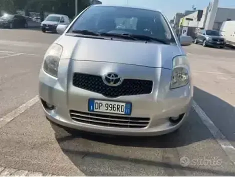 Usata Toyota Yaris Sol 87 CV (63 kW) 2008 Grigio Utilitaria