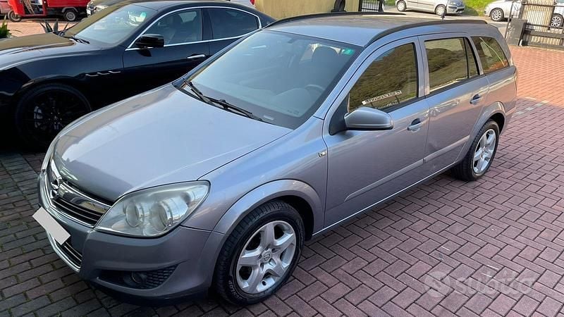 Usata 2008 Opel Astra Station wagon | 1600 € (Buon prezzo) - Immagine 1/4