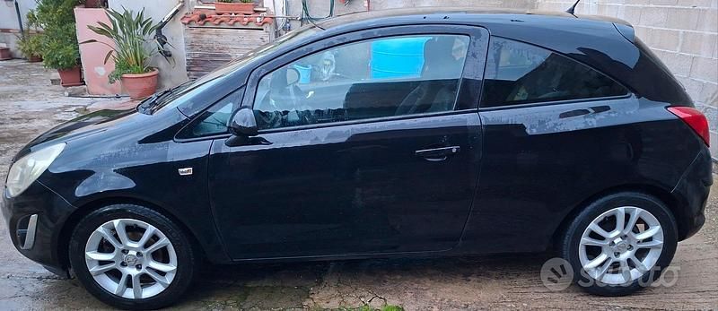 Usata Opel Corsa 2011 Nero Utilitaria