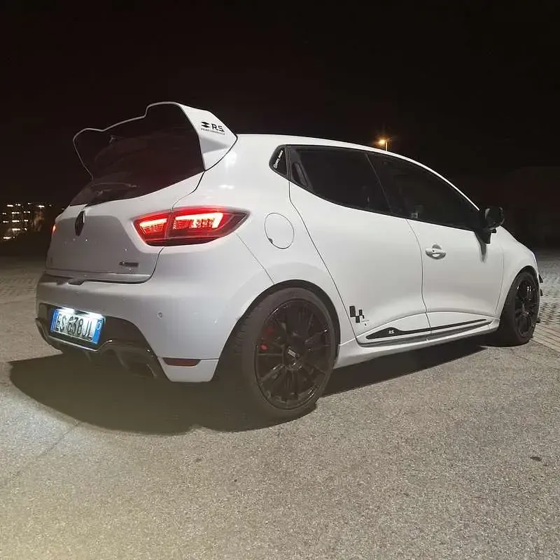 Käytetty Renault Clio IV R.S. 200 HP (147 kW) 2013 Sedan