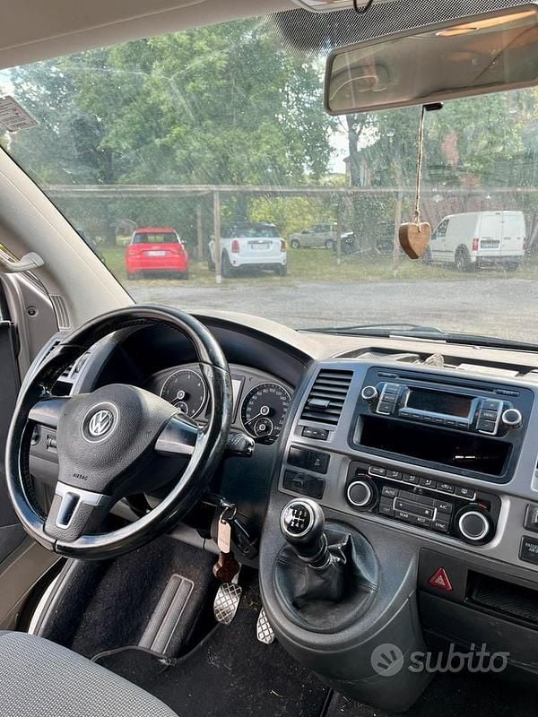 Usata VW Caravelle 140 CV (102 kW) 2012 Beige Monovolume