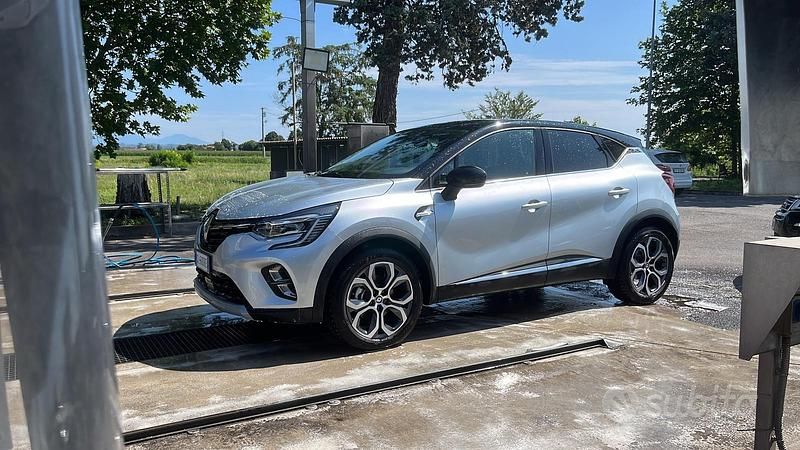 Usata Renault Captur 145 CV (106 kW) 2023 Grigio SUV