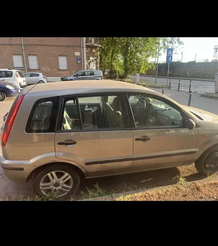 Usata Ford Fusion 80 CV (58 kW) 2003 Utilitaria