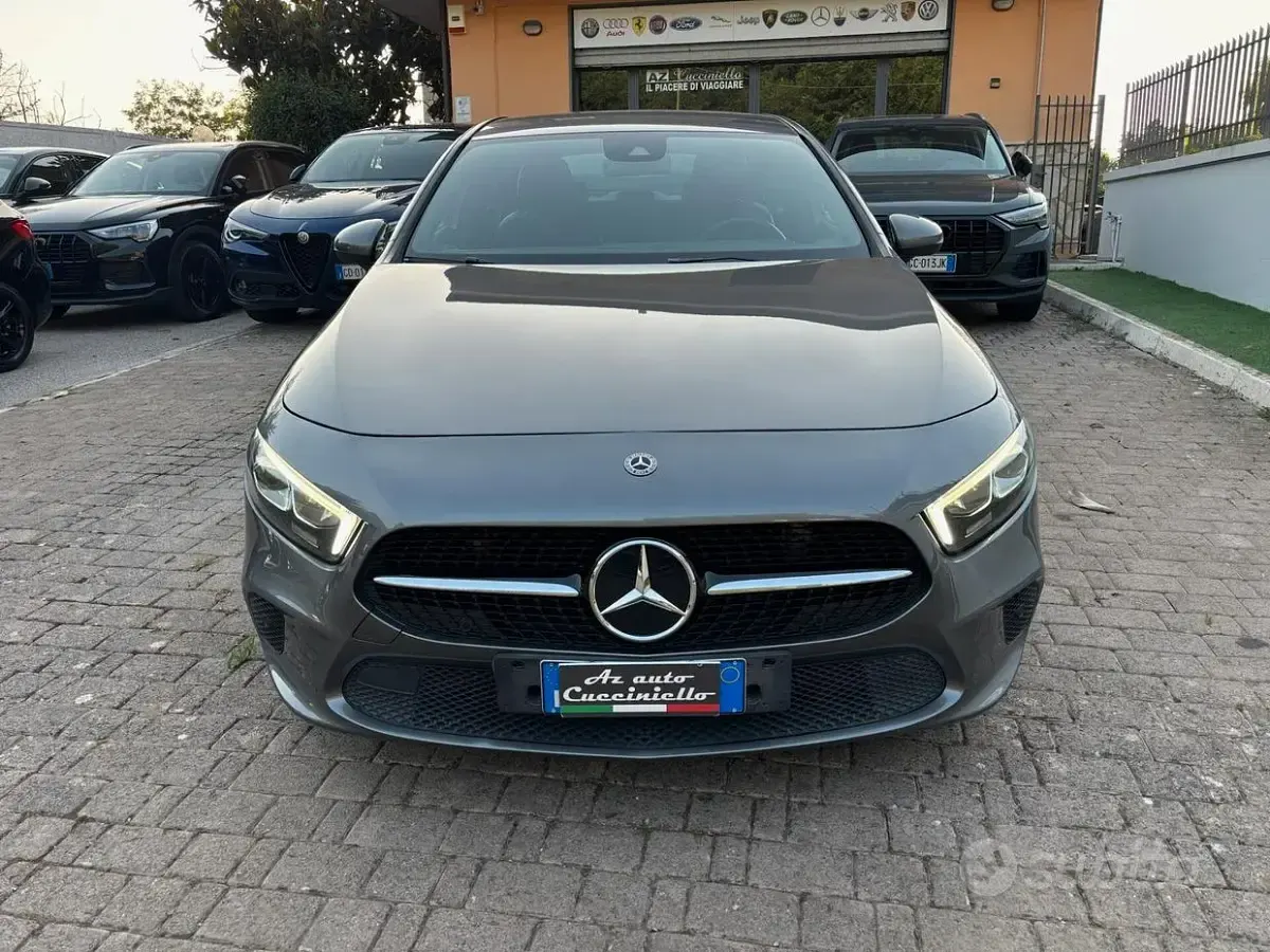 Usata Mercedes A180 116 CV (85 kW) 2019 Grigio Berlina